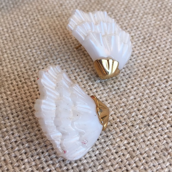 Vintage Pearly Acrylic Wing Ruffle Earrings - Picture 8 of 8